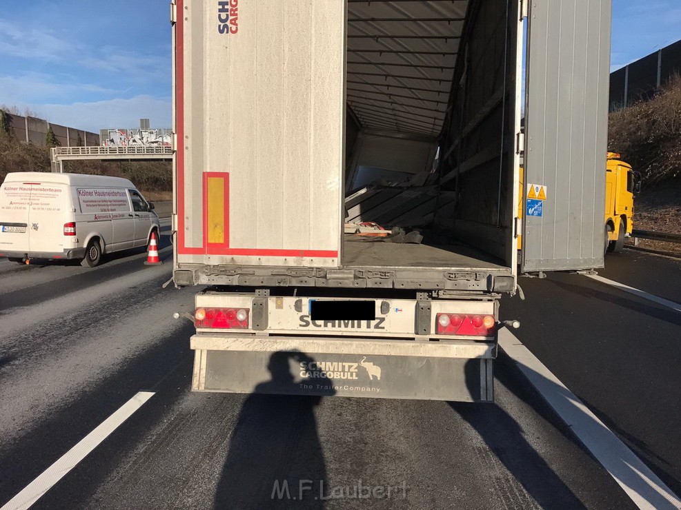 LKW Ladung verschoben A 3 Rich Oberhausen Hoehe AS Koeln Dellbrueck SP P05.jpg